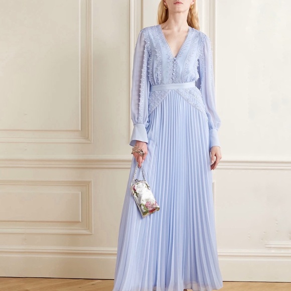 Sky blue plissé chiffon gown - Picture 2 of 6